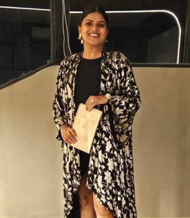 Exquisite makeover and flawless hairstyling for Aarti Badruka in Hyderabad by Makeover by Farhaa