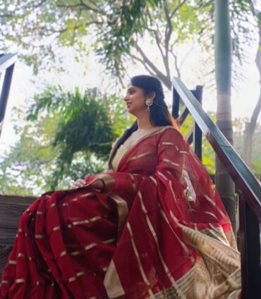 Elegant traditional saree draping paired with subtle event makeup and custom hairstyling in Hyderabad by Makeover by Farhaa